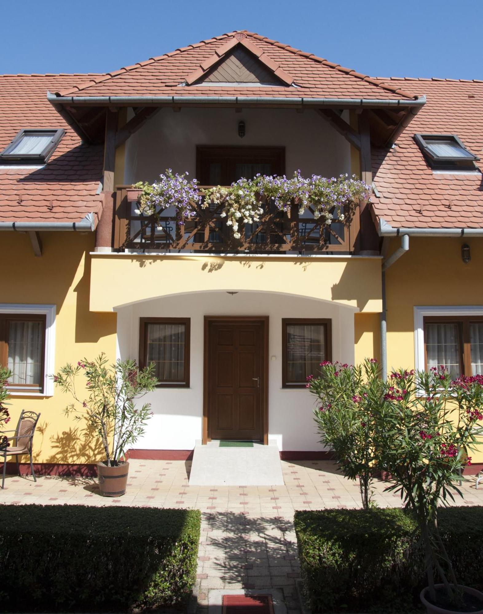 Frisko Panzio Bed & Breakfast Zalakaros Bagian luar foto