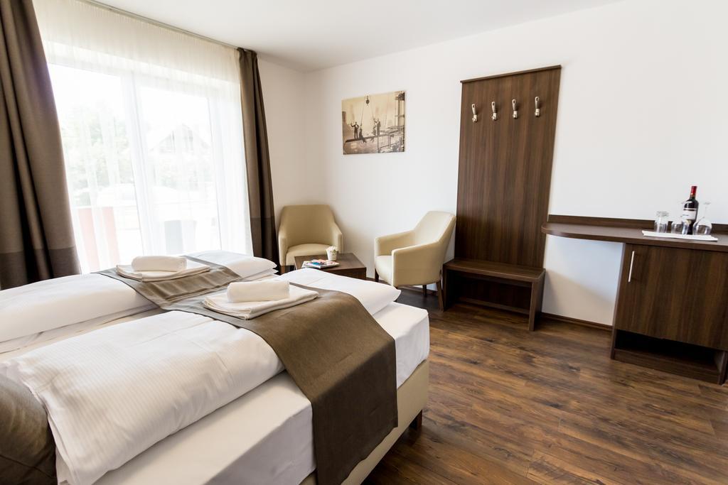 Frisko Panzio Bed & Breakfast Zalakaros Bagian luar foto
