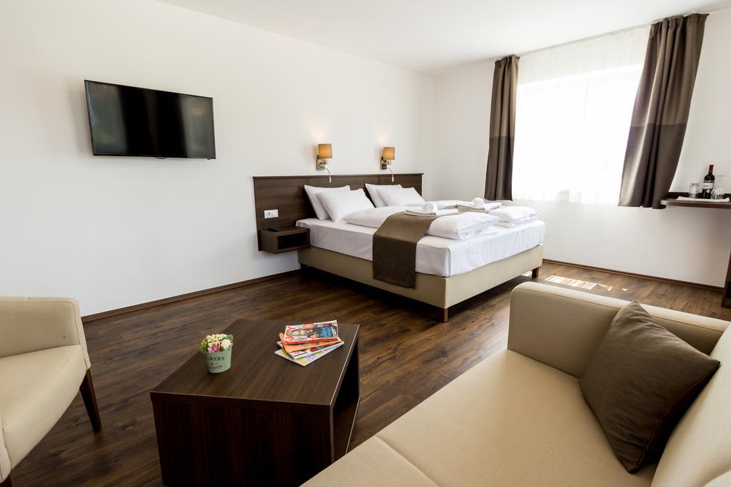 Frisko Panzio Bed & Breakfast Zalakaros Bagian luar foto