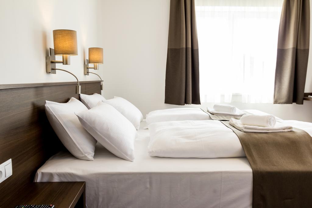 Frisko Panzio Bed & Breakfast Zalakaros Bagian luar foto