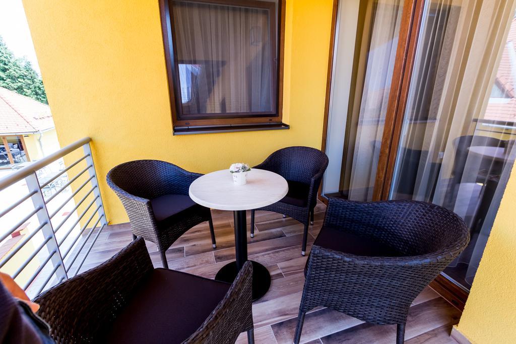 Frisko Panzio Bed & Breakfast Zalakaros Bagian luar foto
