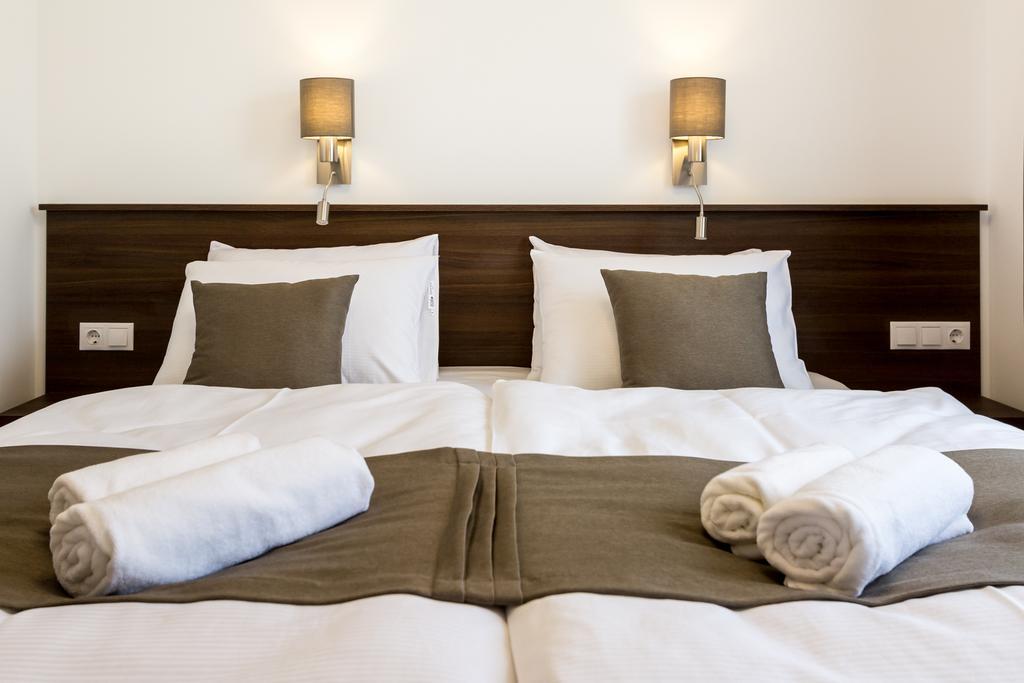 Frisko Panzio Bed & Breakfast Zalakaros Bagian luar foto