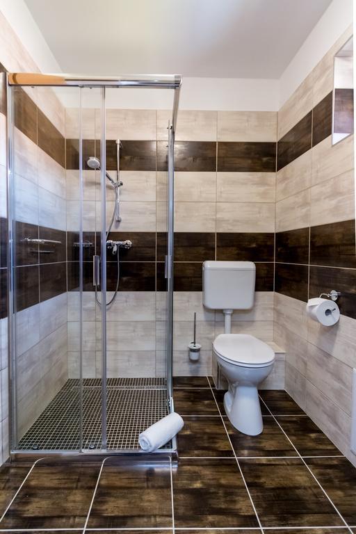 Frisko Panzio Bed & Breakfast Zalakaros Bagian luar foto