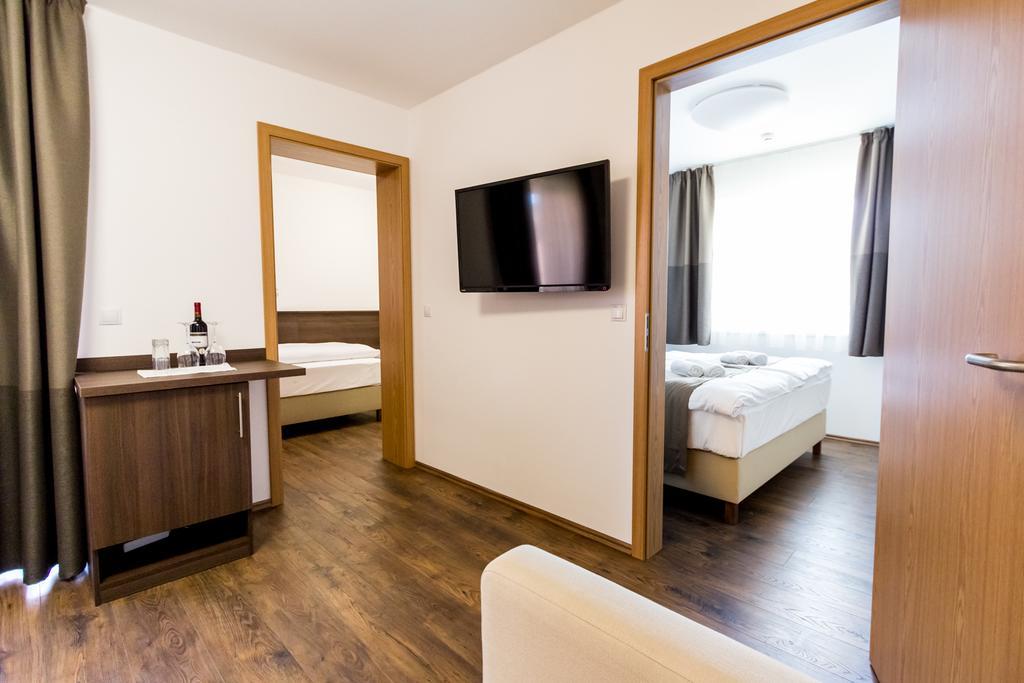 Frisko Panzio Bed & Breakfast Zalakaros Bagian luar foto