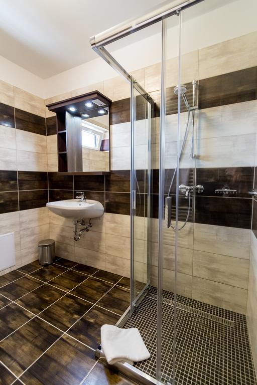Frisko Panzio Bed & Breakfast Zalakaros Bagian luar foto