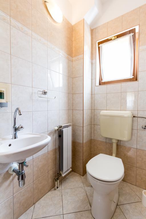 Frisko Panzio Bed & Breakfast Zalakaros Bagian luar foto