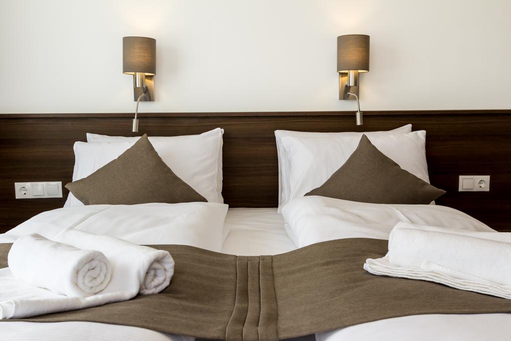 Frisko Panzio Bed & Breakfast Zalakaros Bagian luar foto